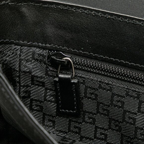 GUCCI Black Leather Shoulder Bag - Picture 9 of 13